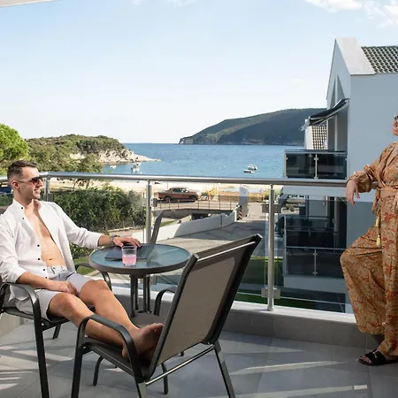 The Black Pearl * Kalamítsion