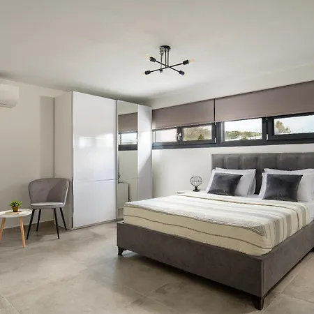 The Black Pearl * Kalamítsion