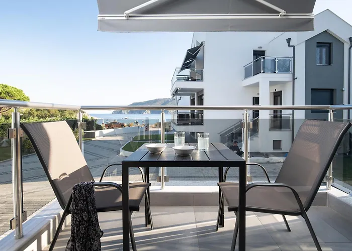 The Black Pearl Kalamítsion