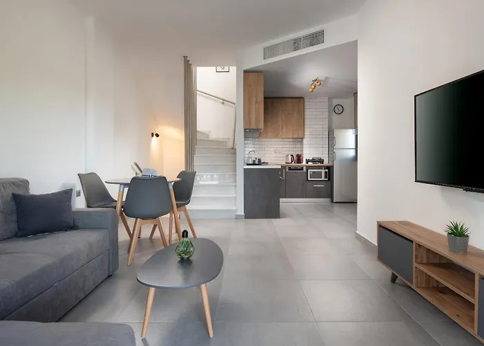 The Black Pearl Kalamítsion