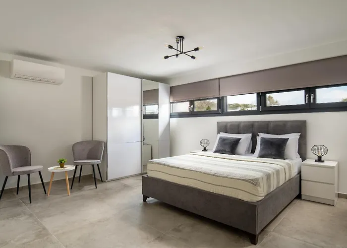 The Black Pearl * Kalamítsion