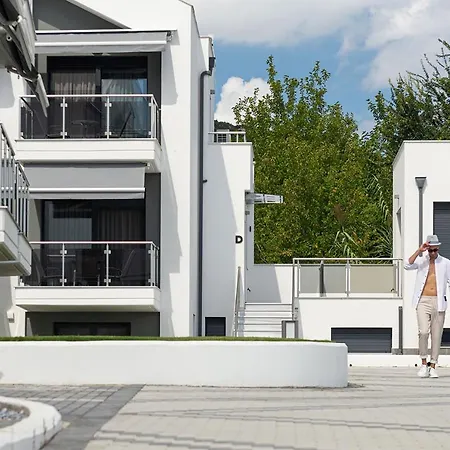 The Black Pearl Vilă *