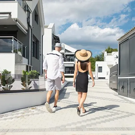 The Black Pearl * Kalamítsion